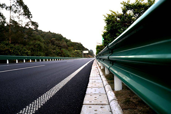 果洛高速公路护栏的常用类型